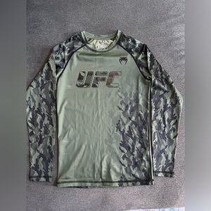 UFC Venum rashguard-men’s Medium fits like XS